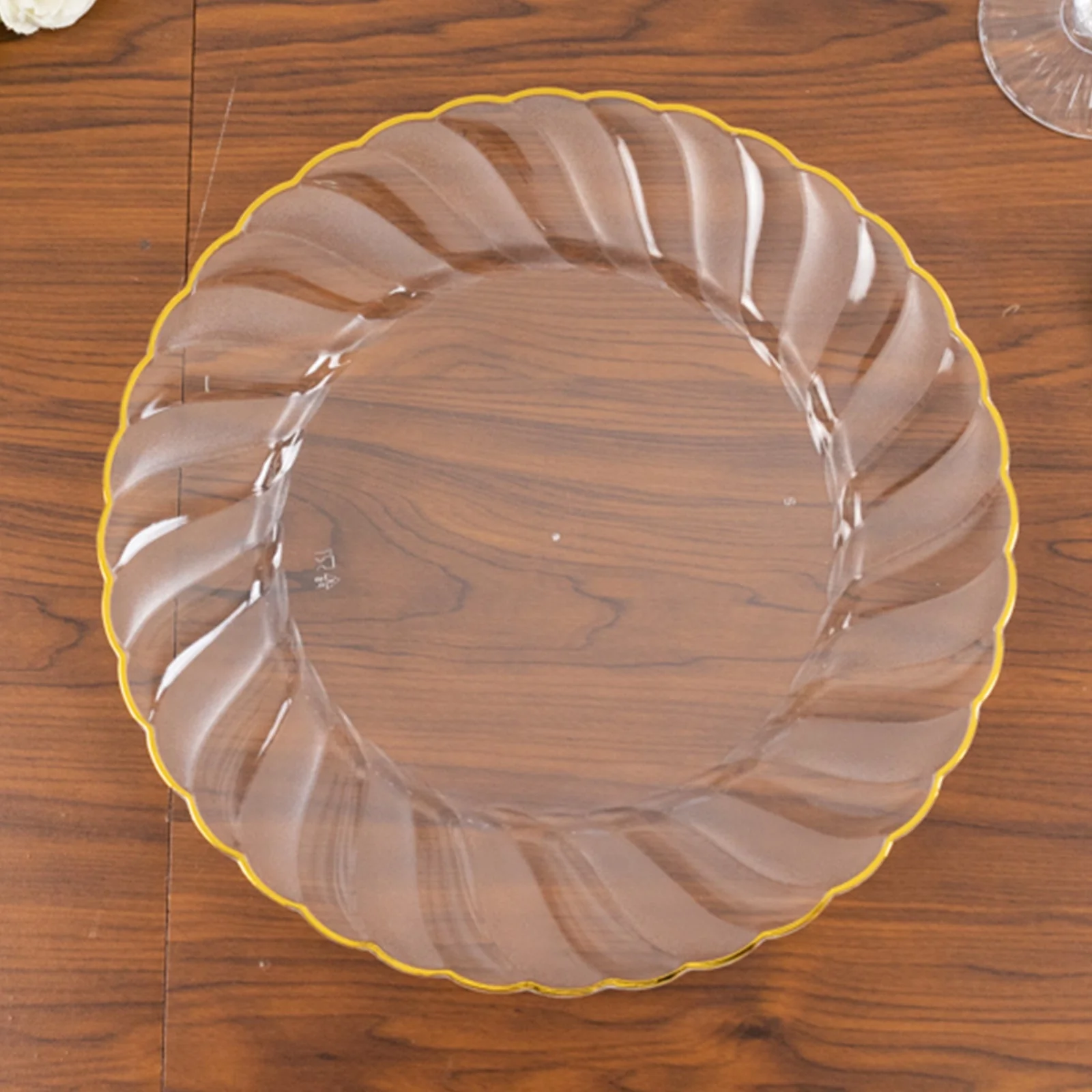 10-Pack Plastic Round Dinner Plates 10" Clear with Gold Flair Rim - Disposable Party Plates for Classy Events & Celebrations - Image 3