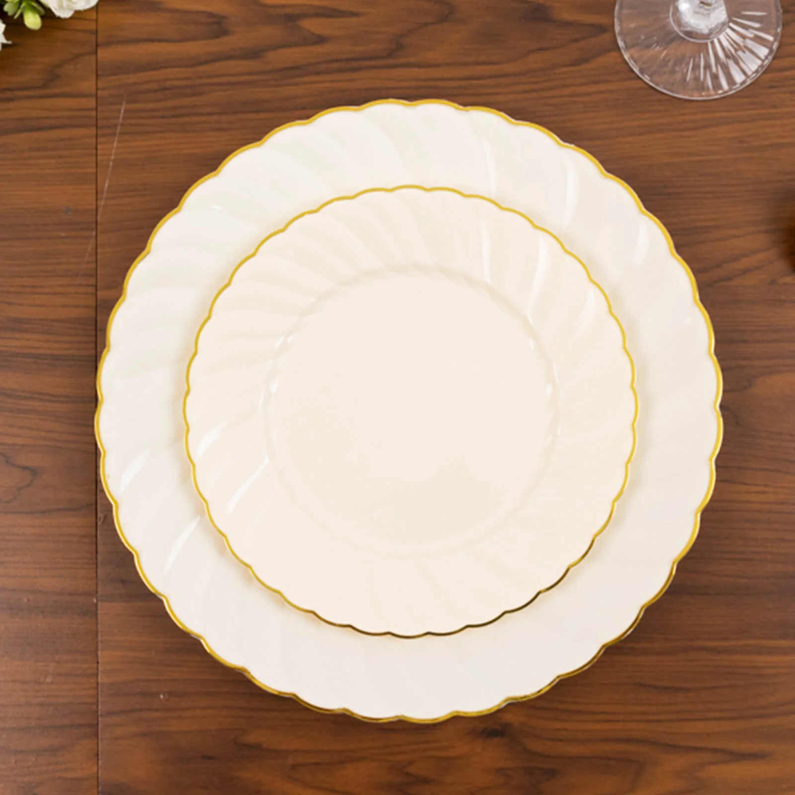 10-Pack Plastic Round Dinner Plates 10" Ivory with Gold Flair Rim - Disposable Party Plates for Classy Events & Celebrations - Image 6