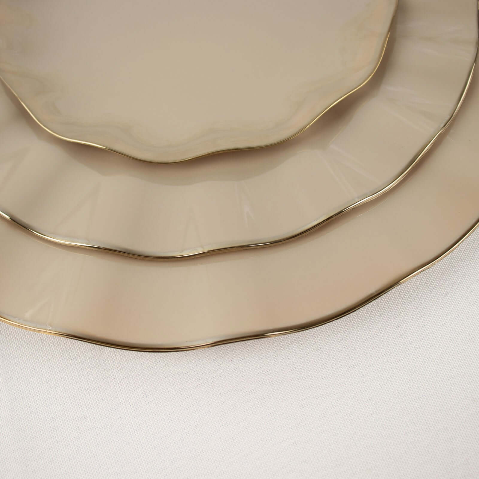 10-Pack Plastic Round Dinner Plates 11" Taupe Ruffled Rim with Gold Edging - Heavy Duty Disposable Dinnerware - Image 7