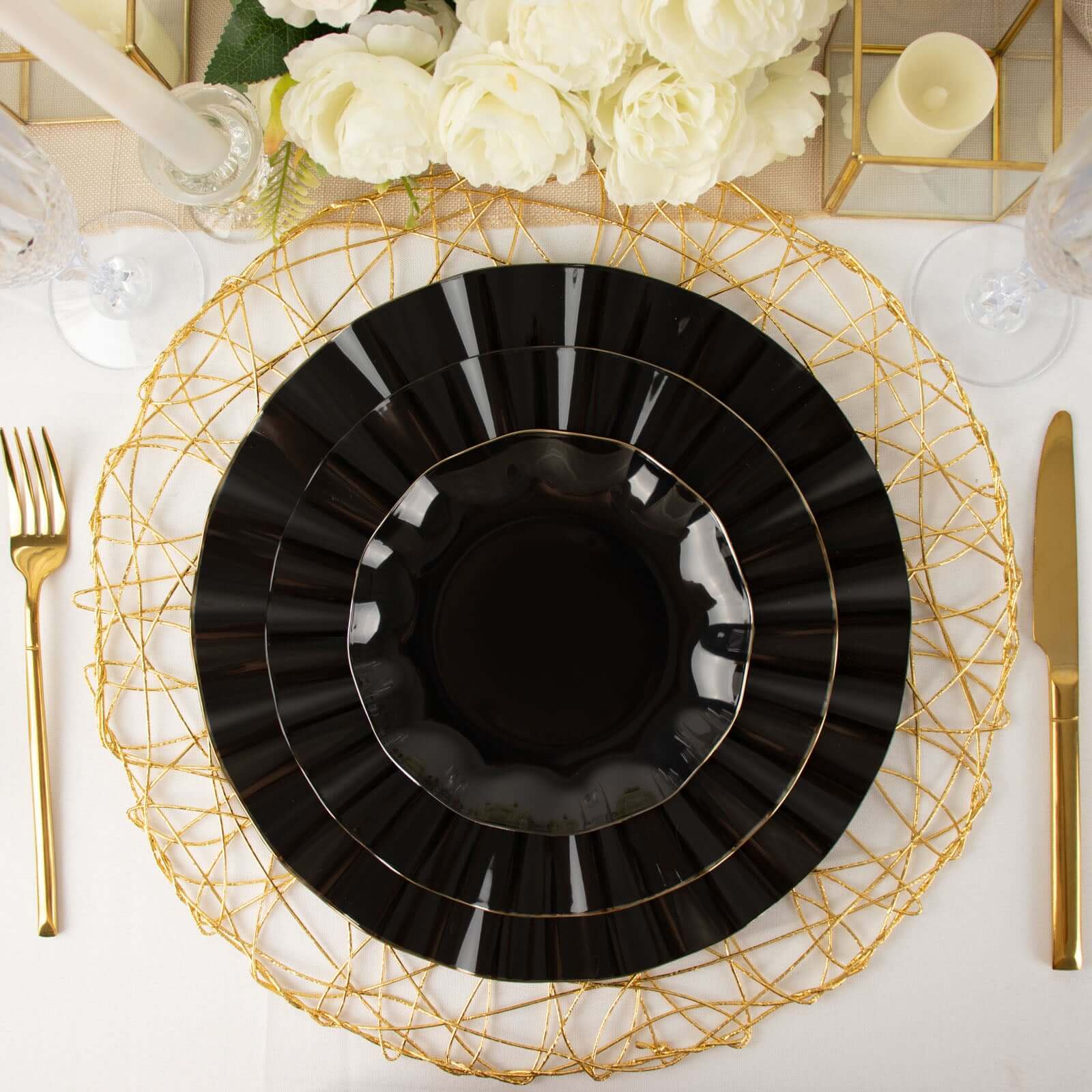 10-Pack Plastic Round Dinner Plates 9" Black Ruffled Rim with Gold Edging - Heavy Duty Disposable Dinnerware - Image 2