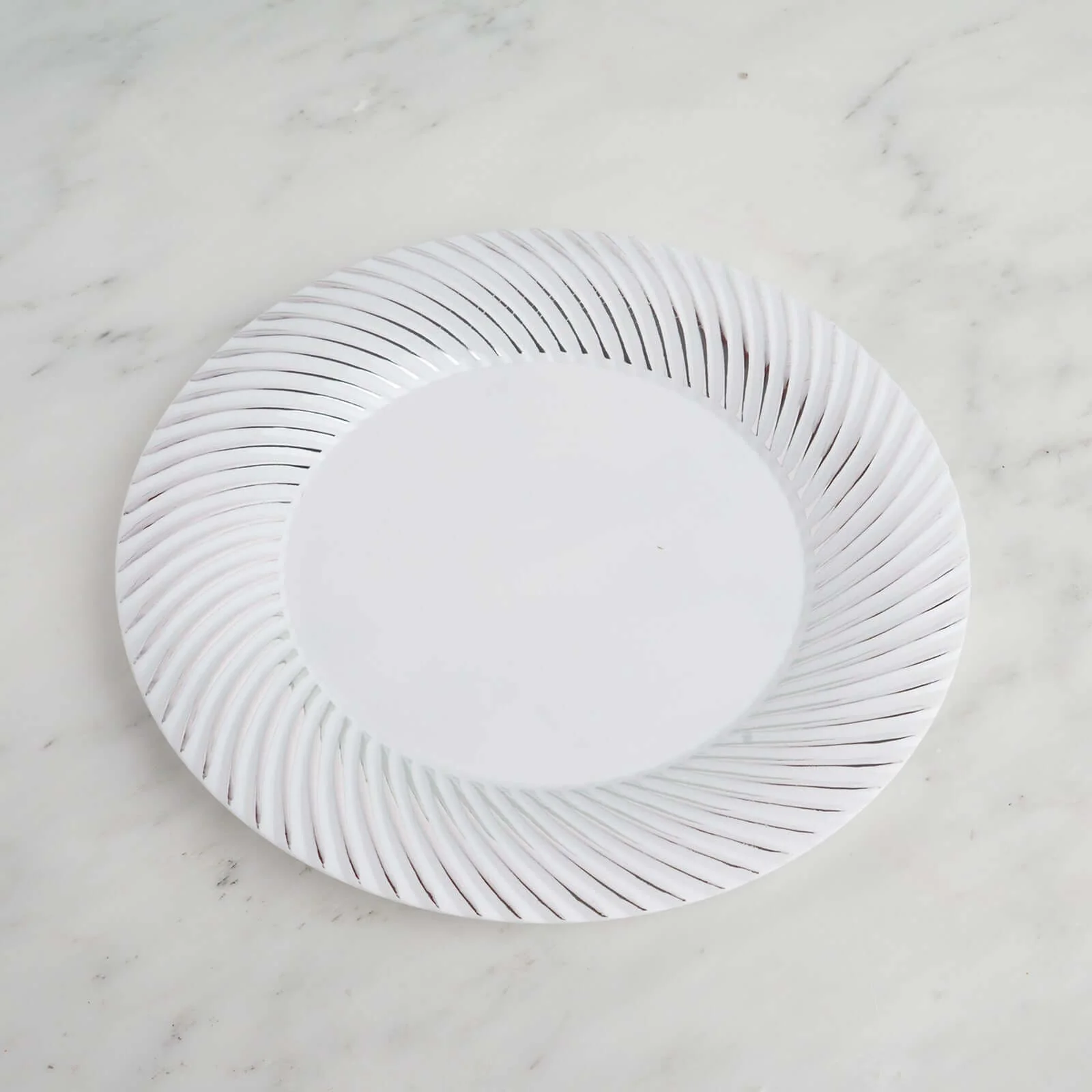 10-Pack Plastic Round Dinner Plates 9" White with Silver Swirl Rim - Disposable Party Plates - Image 8