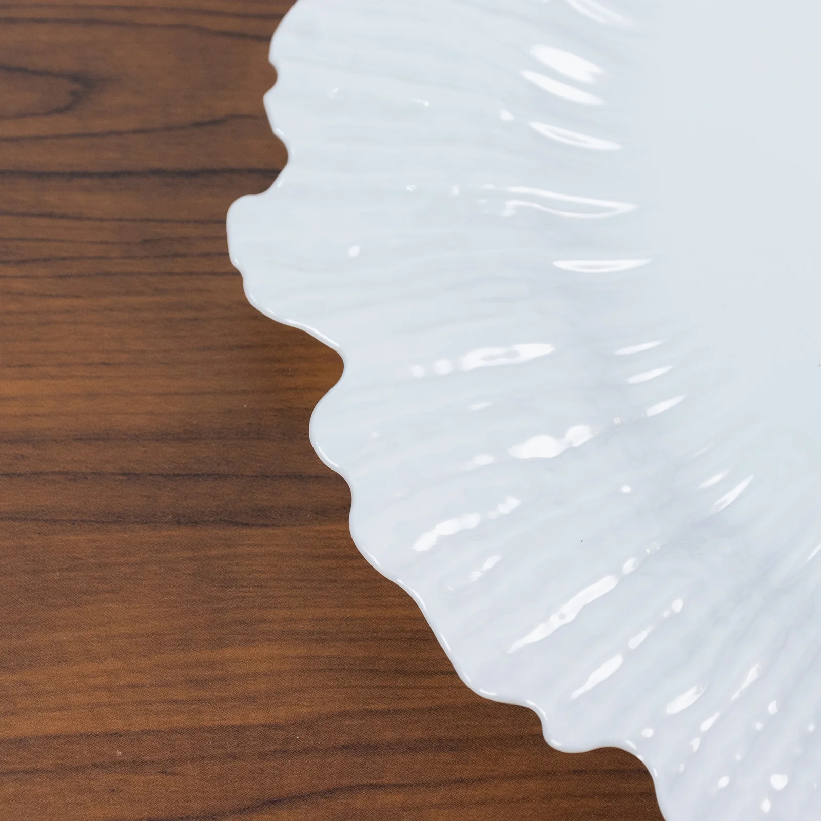10 Pack Economy Plastic Charger Plates – 13" Pearl White Reef Rim Design Chargers for Weddings & Parties - Image 8