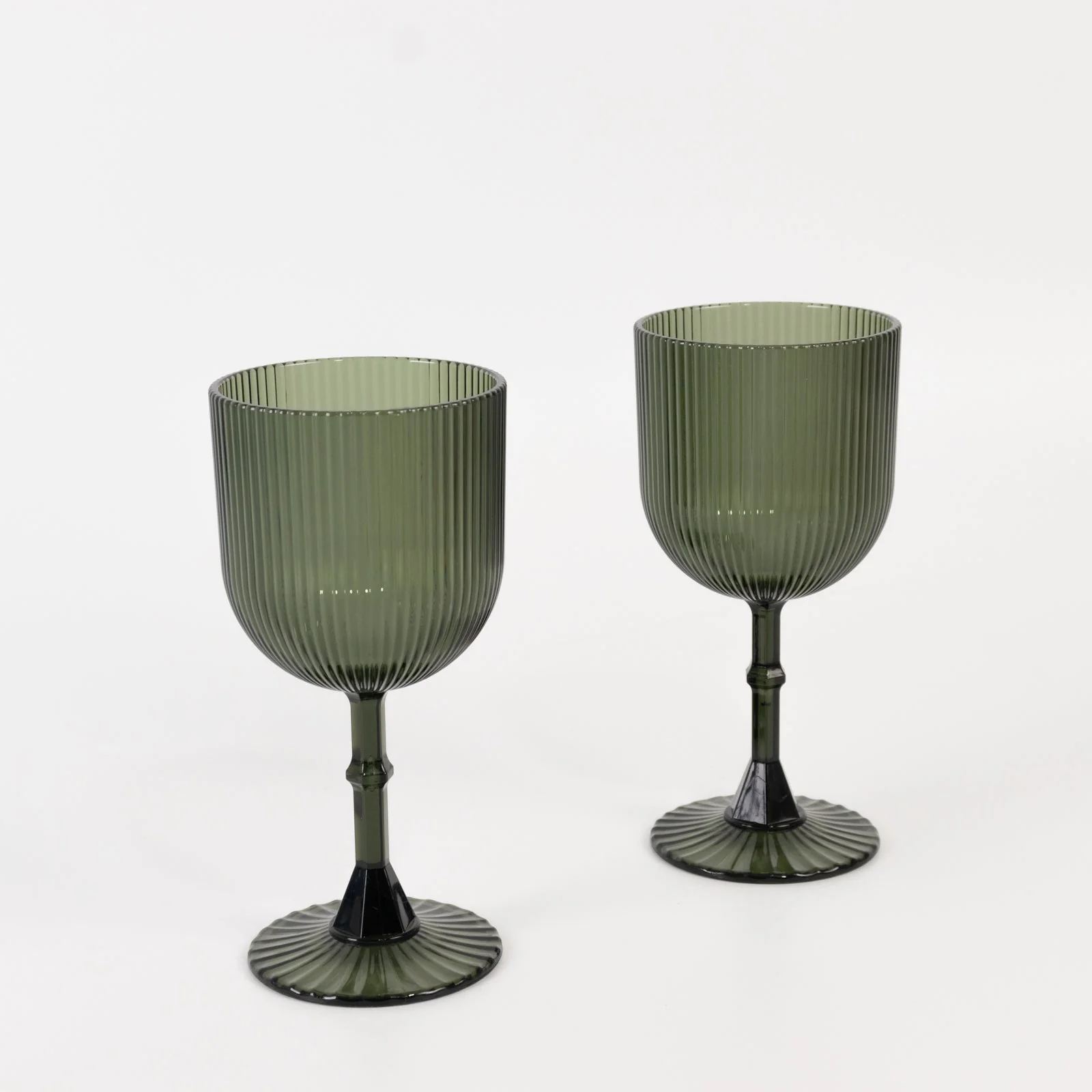 12-Pack Hunter Emerald Green Plastic Wine Glasses 9oz, Vintage Ribbed Pattern - Reusable Shatterproof Goblets - Image 7