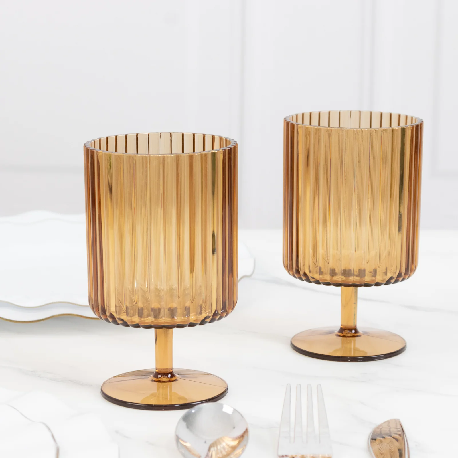 12-Pack Amber Gold Plastic Wine Glasses 12oz, Vintage Ribbed Pattern Short Stemmed - Reusable Shatterproof Goblets