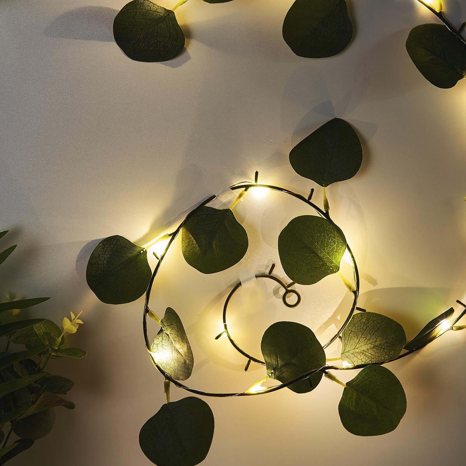20 LED Silk Garland Vine Lights 7ft Eucalyptus Leaf Design Green Warm White - Battery Operated Fairy Lights - Image 3