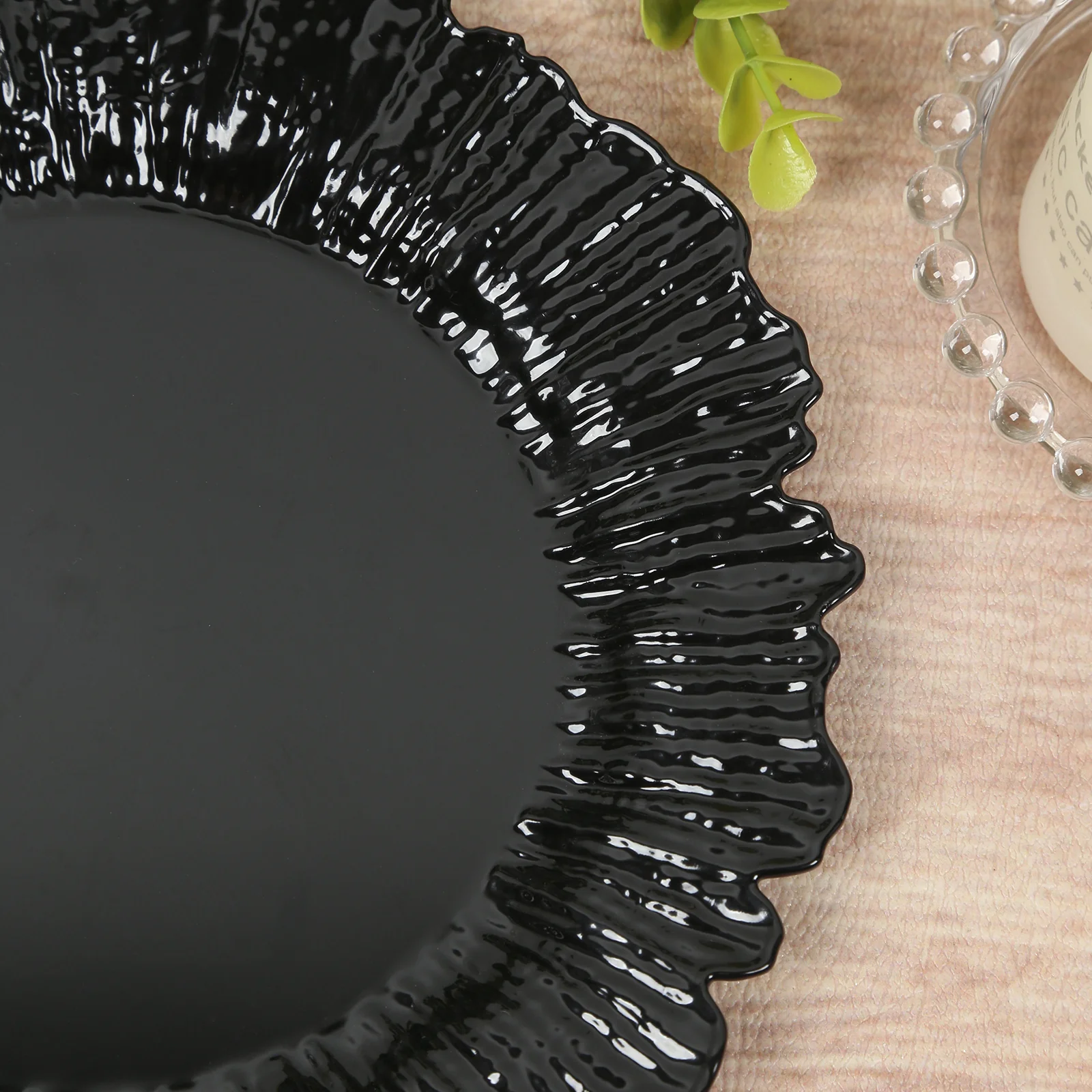 20-Pack Black Reef Design Plastic Plates – 7" Dessert & Appetizer Party Plates – Elegant Disposable Tableware - Image 6