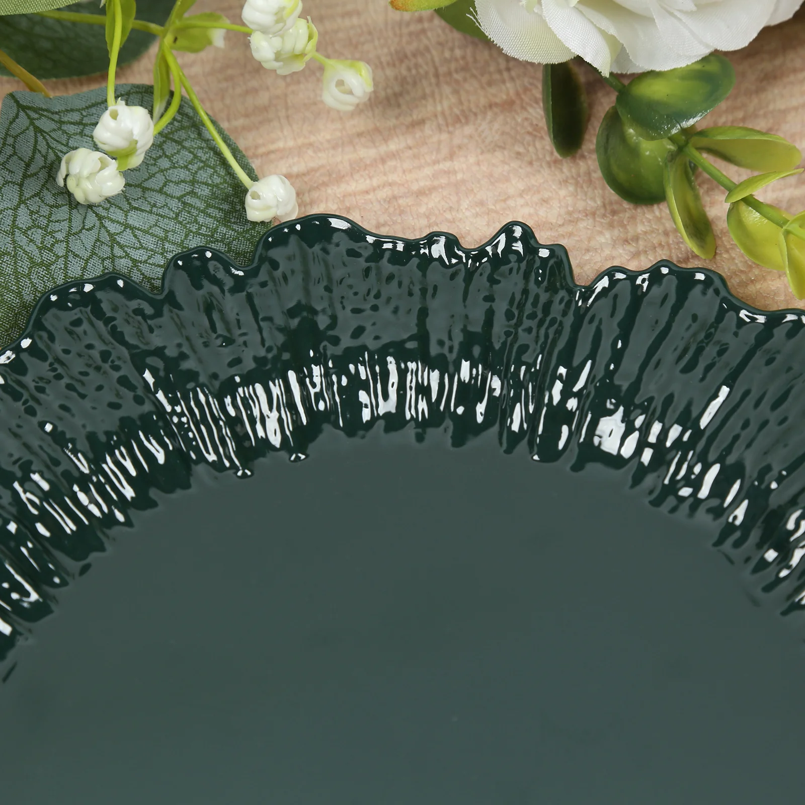 20-Pack Hunter Emerald Green Reef Design Plastic Plates – 7" Dessert & Appetizer Party Plates – Elegant Disposable Tableware - Image 6