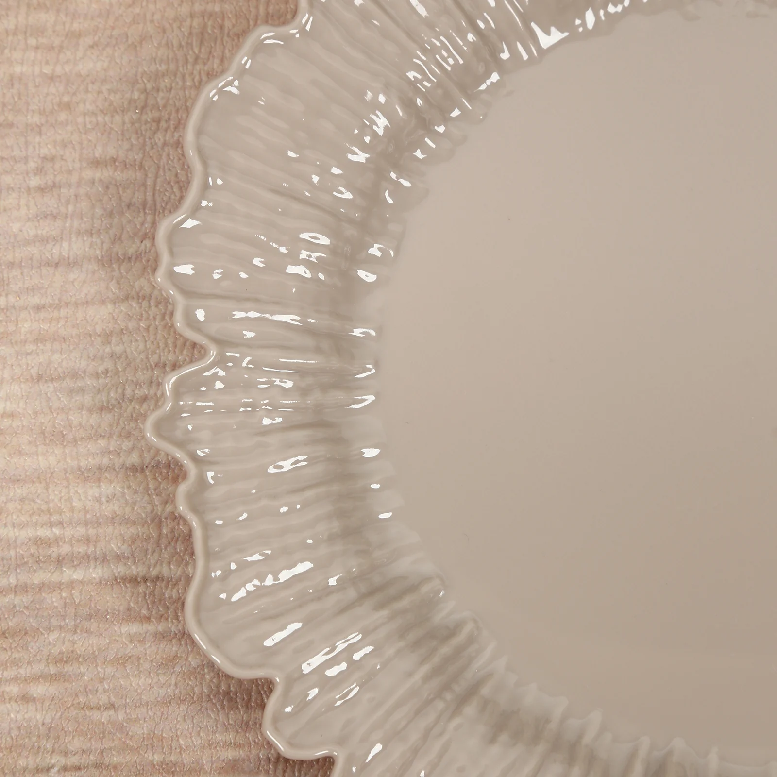 20-Pack Taupe Reef Design Plastic Plates – 7" Dessert & Appetizer Party Plates – Elegant Disposable Tableware - Image 6