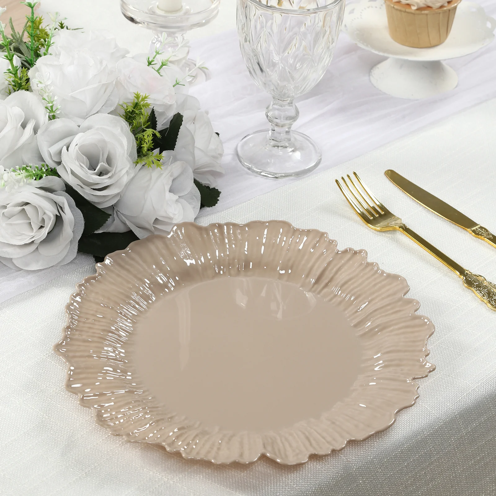 20-Pack Taupe Reef Design Plastic Plates – 10" Dinner Party Plates – Elegant Disposable Tableware - Image 7