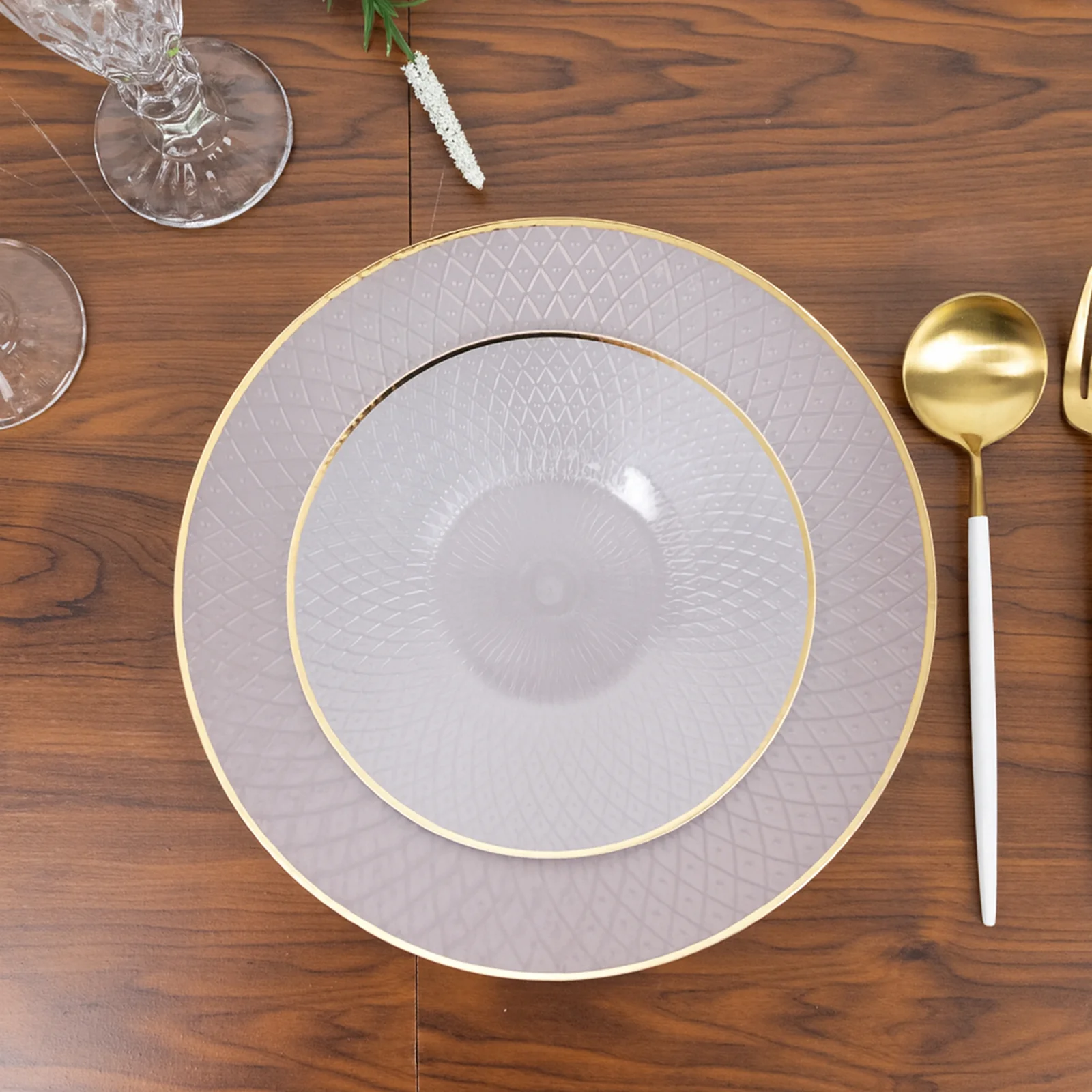 20-Pack Round Plastic Dessert Plates – Pearl White 7" Radial Diamond-Cut Pattern Gold Rim Salad Plates, Durable Disposable Tableware - Image 9