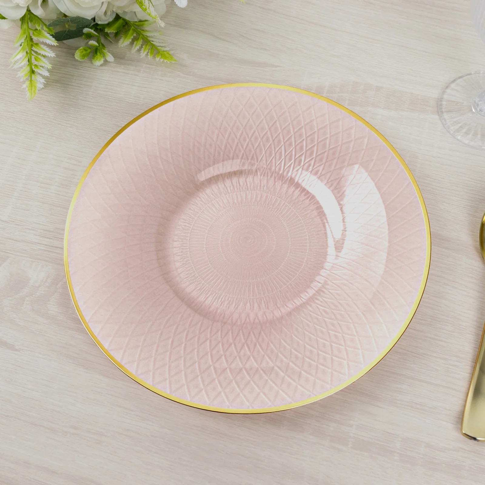 20-Pack Round Plastic Dinner Plates – Pearl Blush 10" Radial Diamond-Cut Pattern Gold Rim Party Plates, Durable Disposable Tableware