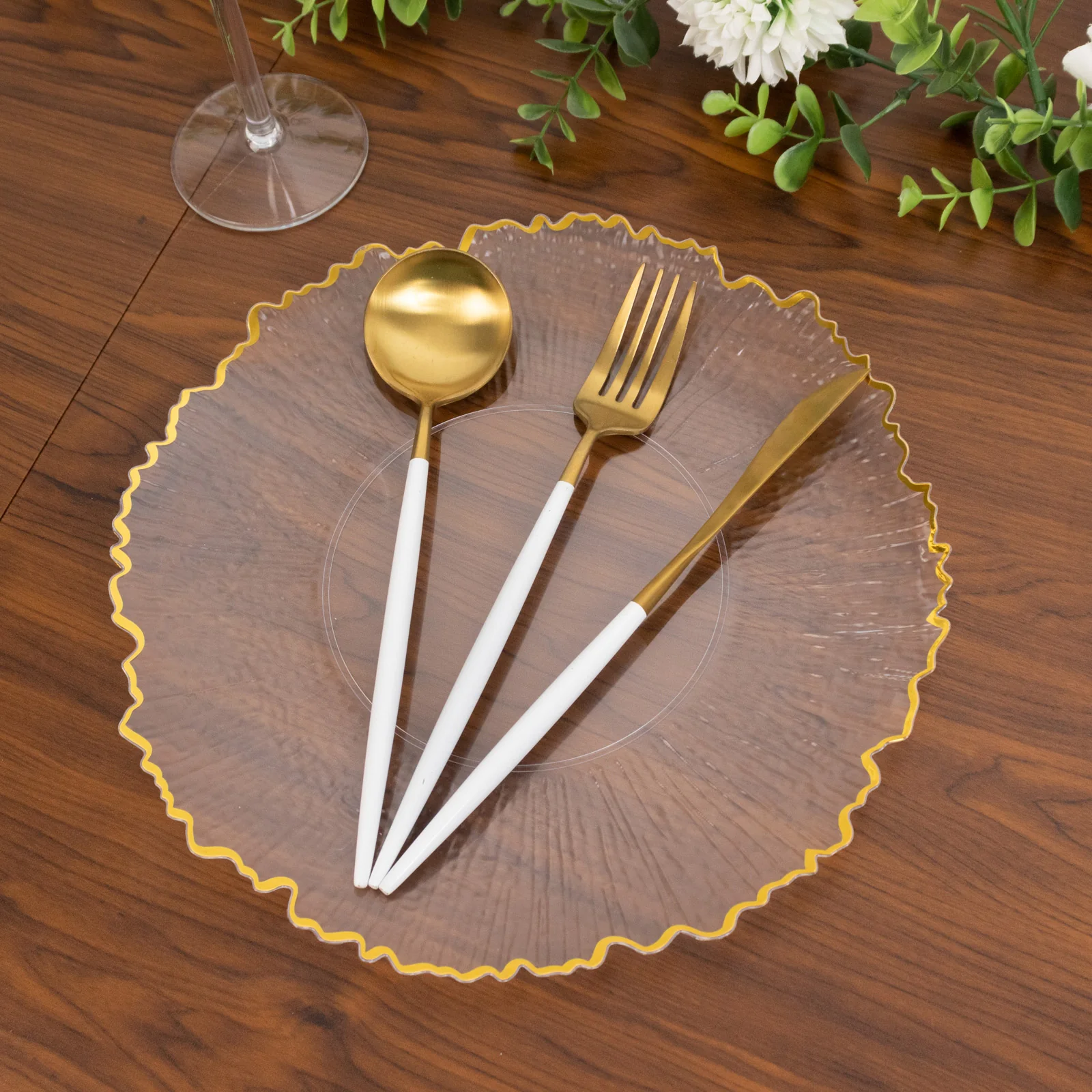 20 Pack Clear Reef Design Plastic Plates, 10" Dinner Plates with Gold Rim – Elegant Disposable Tableware - Image 8