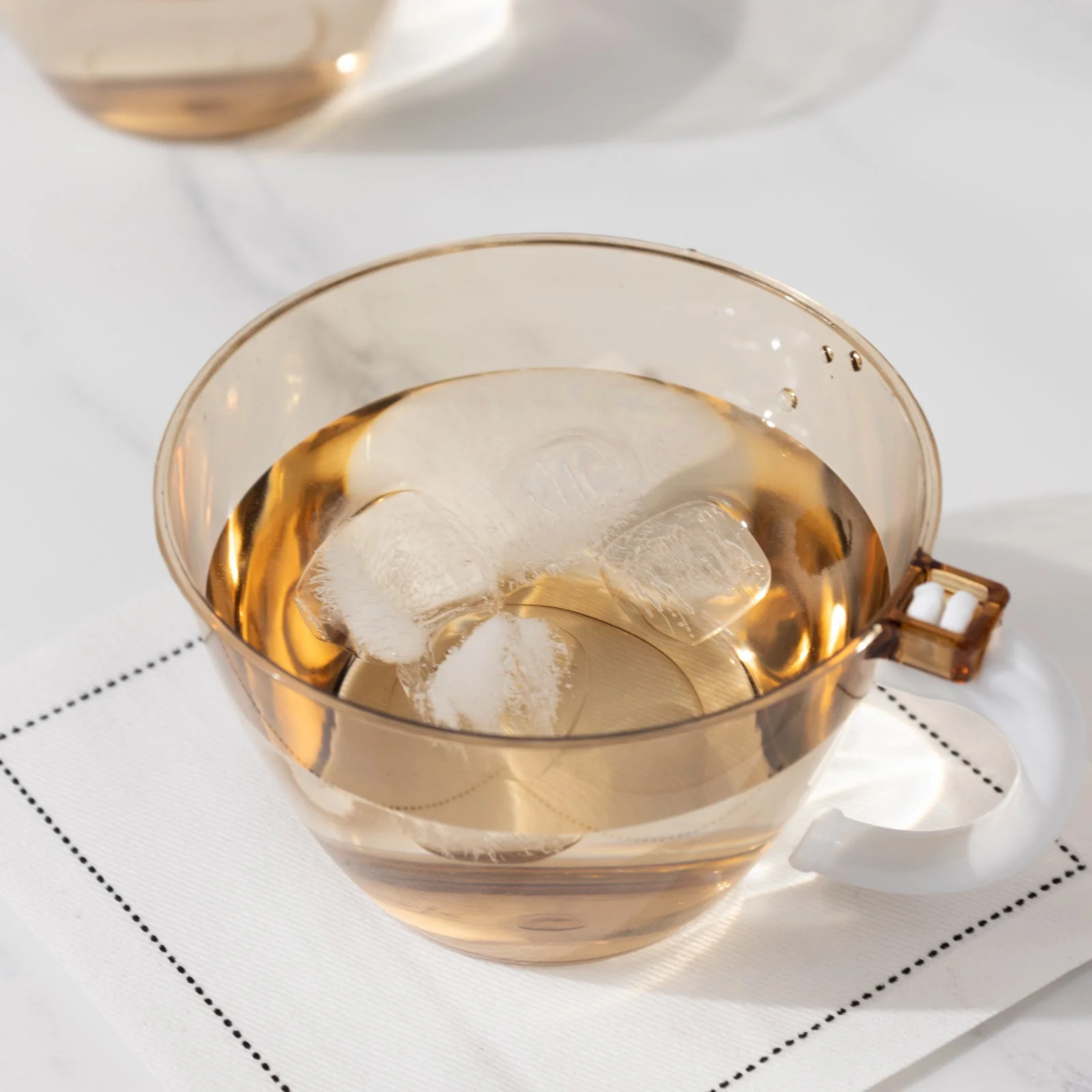 25-Pack Amber Gold Plastic Coffee Cups with Handles 6oz - Hard Disposable Tea Mugs for Hot Drinks - Image 2