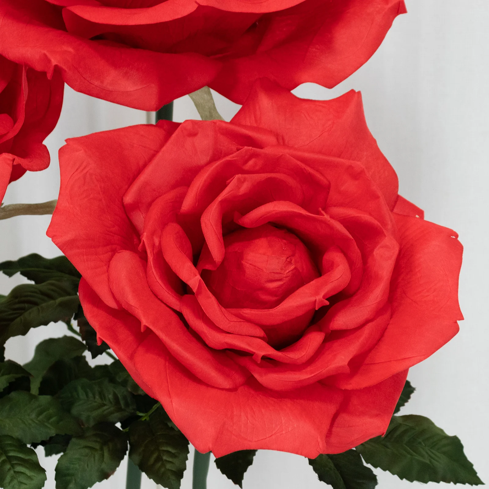 Giant Artificial Rose Decor Set – 3 Pcs Oversized Red Faux Flowers with Base Standing 4.5ft Tall Photo Booth Prop Parties Event Backdrop Display - Image 9