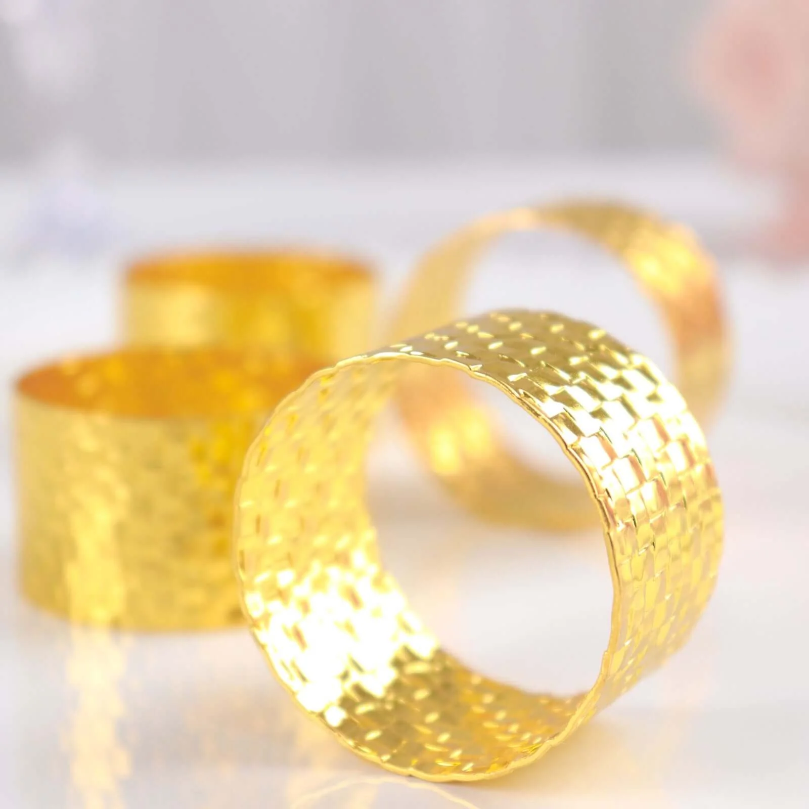 4 Pack Shiny Gold Basket Weave Napkin Rings, Metallic Napkin Holders - Image 5
