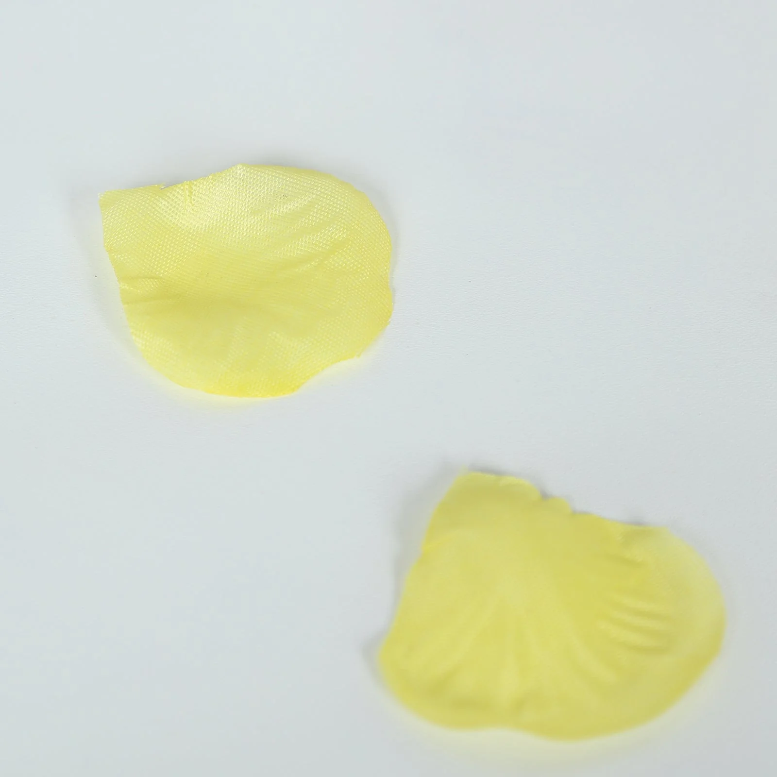 500-Pack Silk Rose Petals Confetti Yellow Round Design - Decorative Table Scatters - Image 10