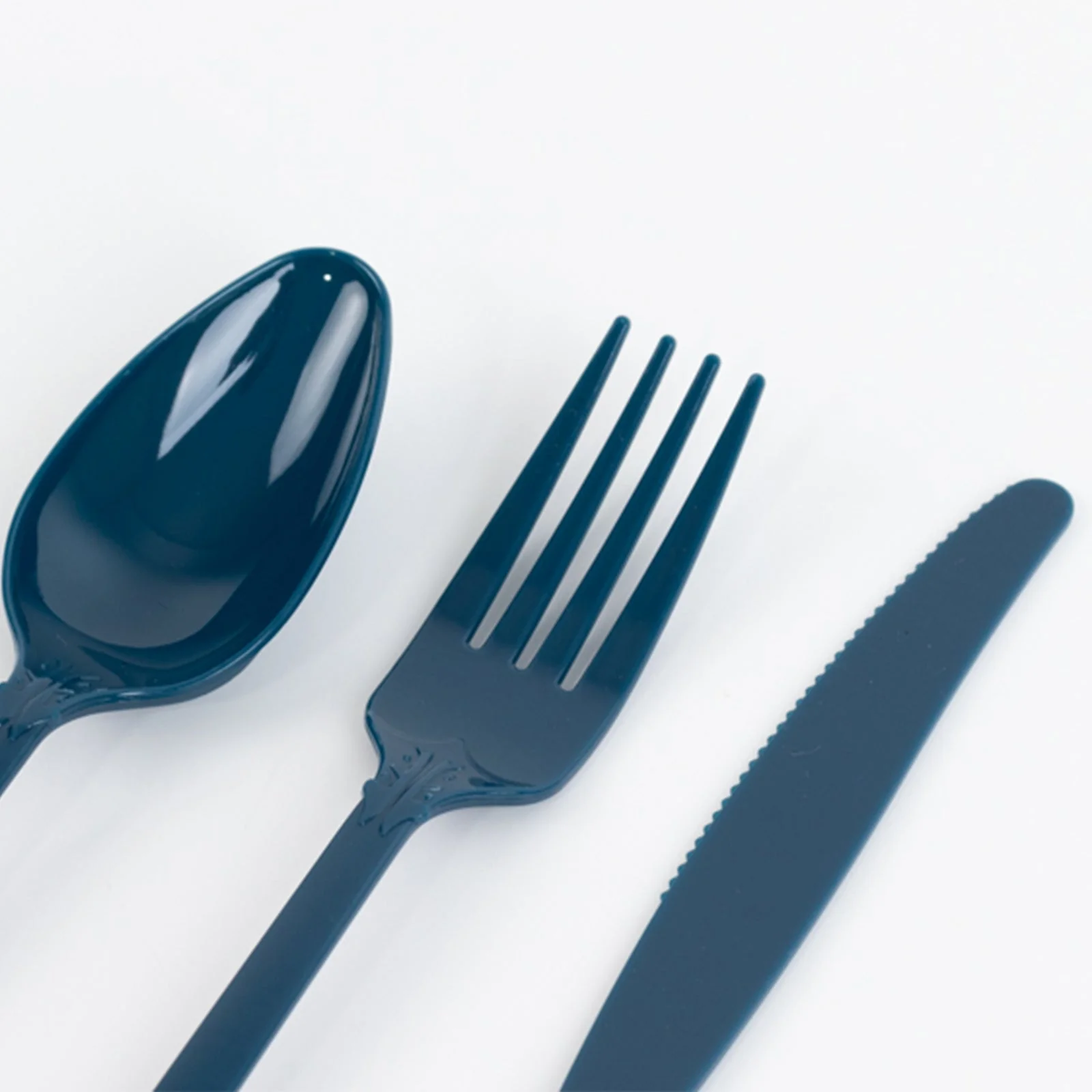 72 Pcs Plastic Silverware Set Navy Blue in Baroque Style - Heavy Duty Disposable Knife, Fork, and Spoon Set - Image 9