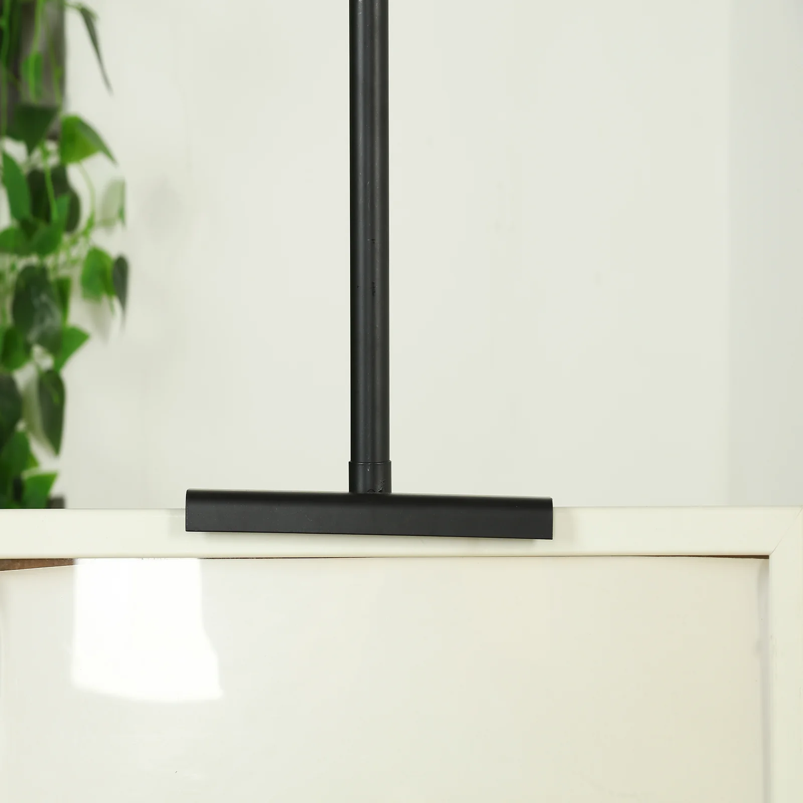 Heavy-Duty Black Metal Floor Easel Stand - Adjustable 5.5ft Display Easel for Paintings, Frames & Artwork - Image 7