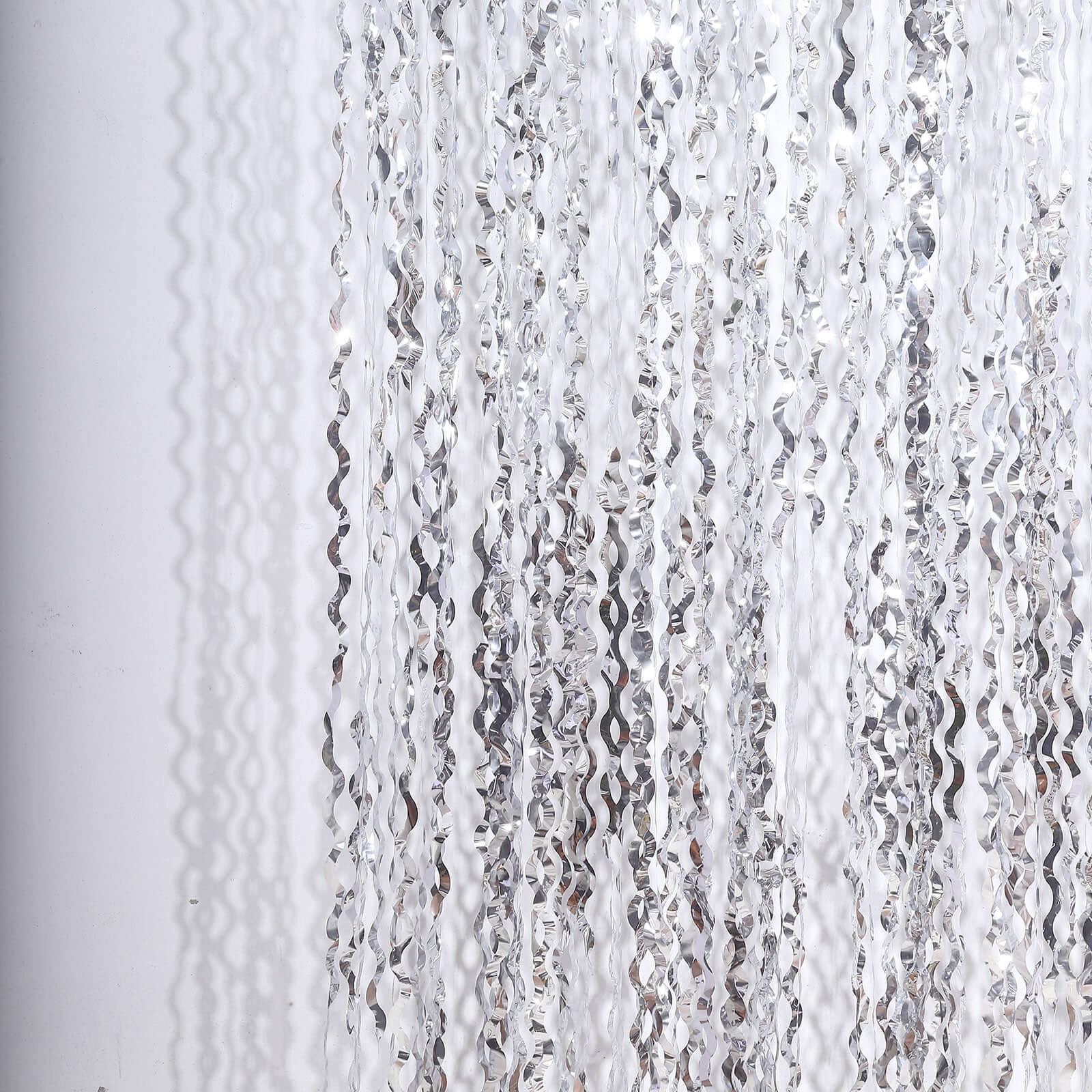 Metallic Silver Wavy Tinsel Streamer Party Backdrop, Curly Foil Fringe Photo Booth Curtain 3ftx6ft - Image 9