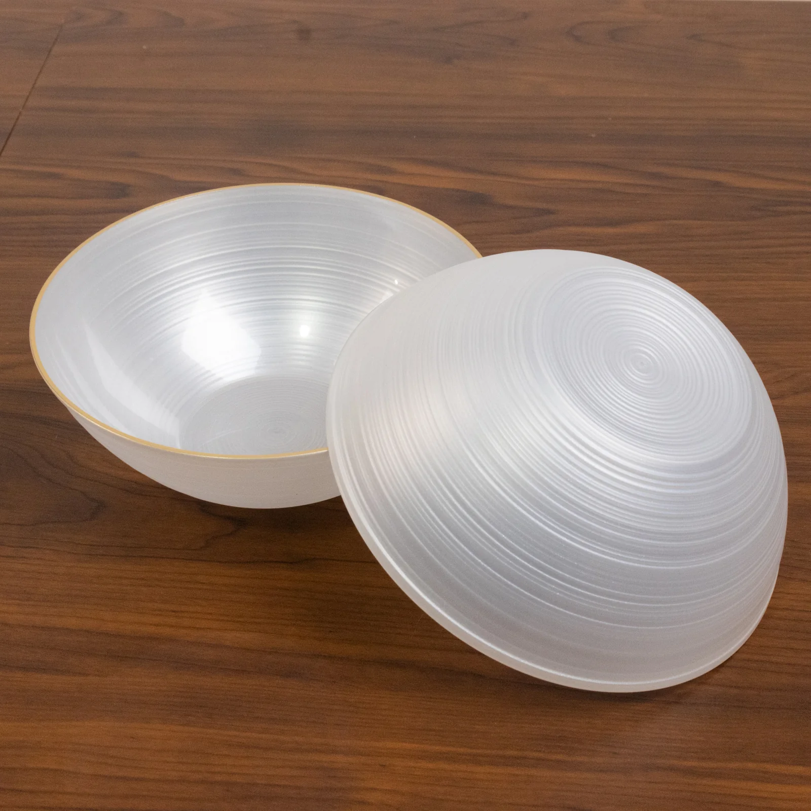 20-Pack Plastic Bowls 16oz – Transparent Pearl White with Gold Rim, Elegant Crystal-Like Swirl Disposable Bowls - Image 4