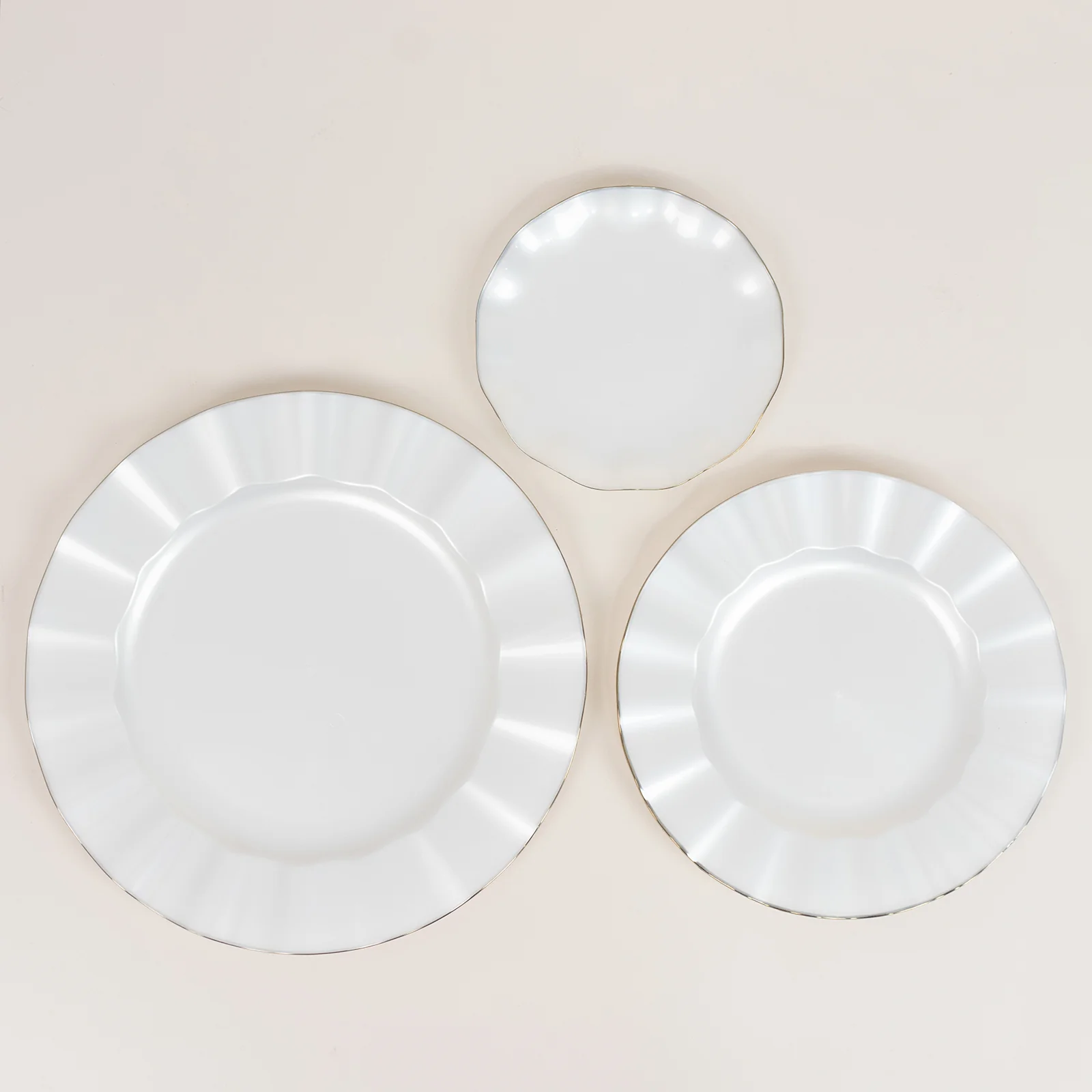10-Pack Plastic Round Dessert Plates 6" Pearl White Ruffled Rim with Gold Edging - Heavy Duty Disposable Salad Appetizer Dinnerware - Image 10