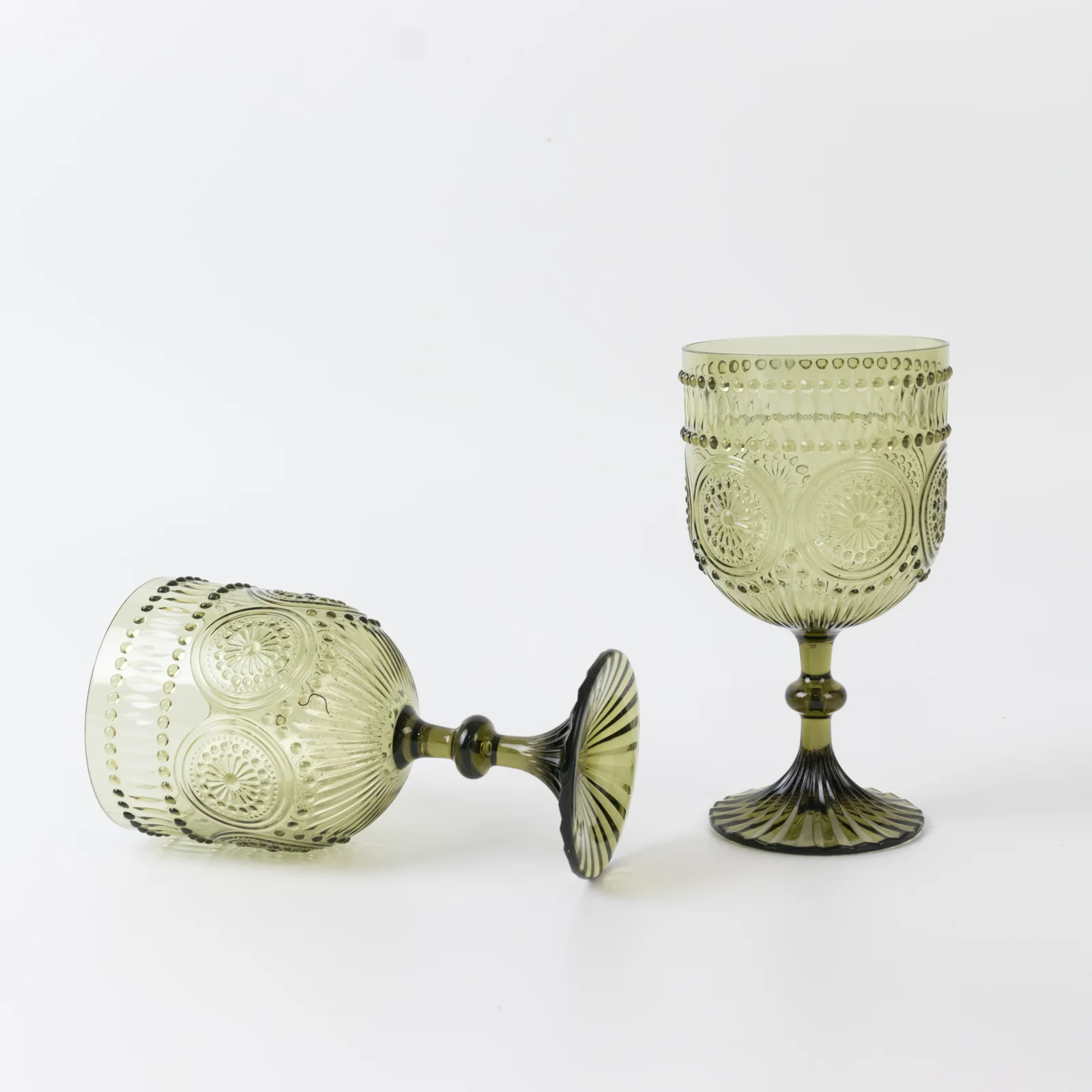 12 Pack Plastic Wine Goblets, 15oz Reusable Shatterproof Dusty Sage Green Vintage Drinkware – Embossed Floral Pattern Decorative Cups - Image 7