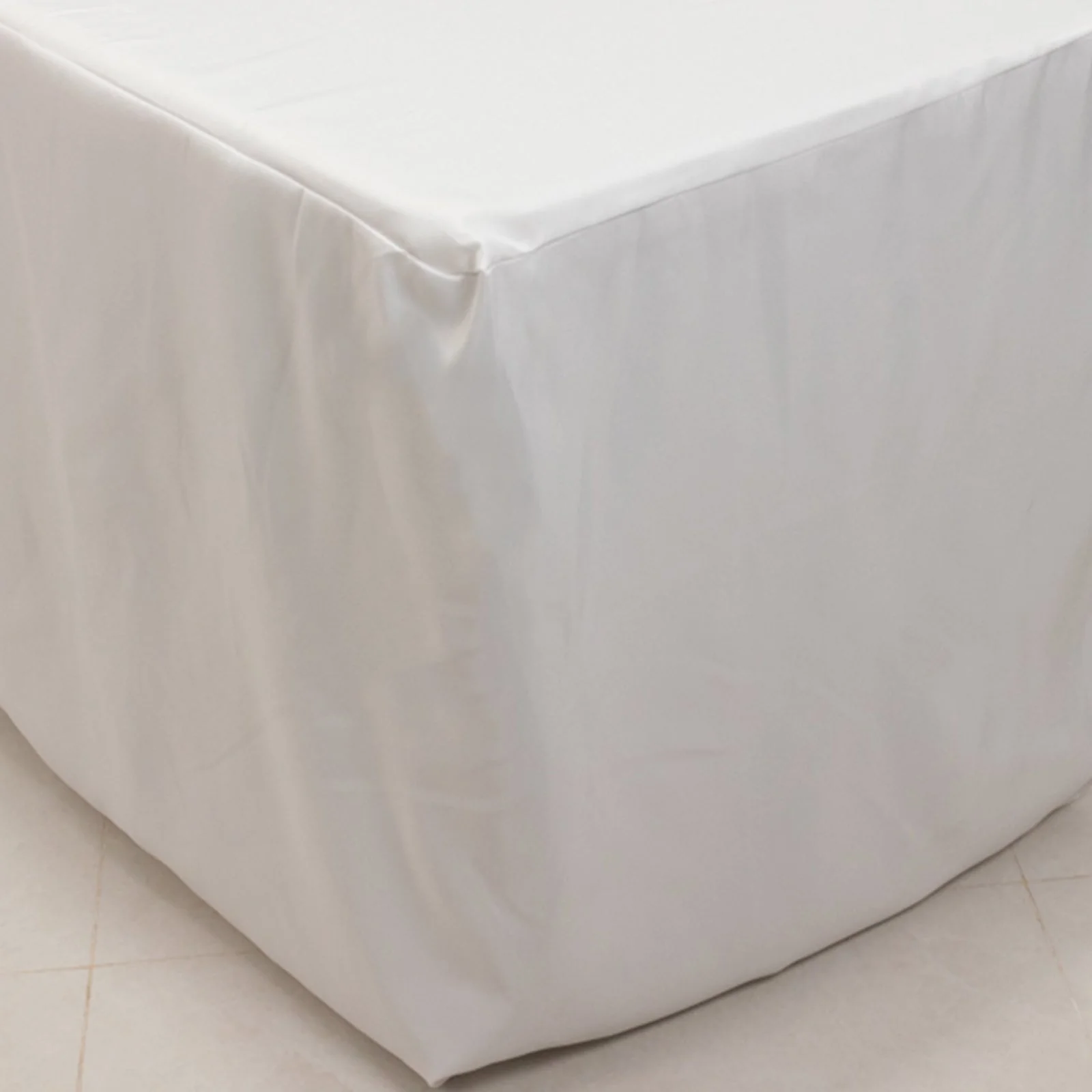 Premium Polyester Rectangle Tablecloth 8ft White - Durable Fitted 220GSM Table Cover for Catering Events & Parties - Image 7