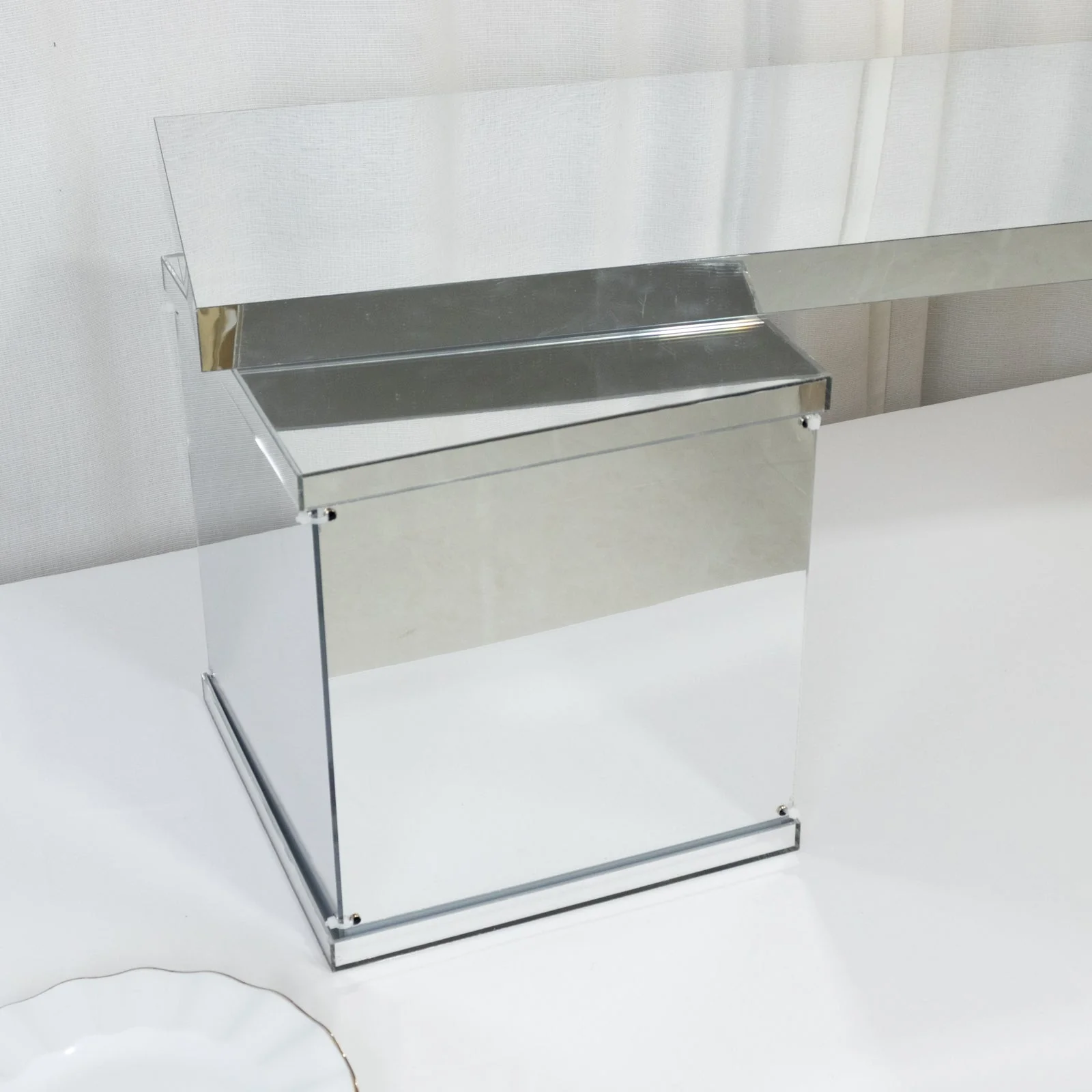 Silver Plexiglass Connector Plate for Rectangular Pillar Pedestal - Image 2
