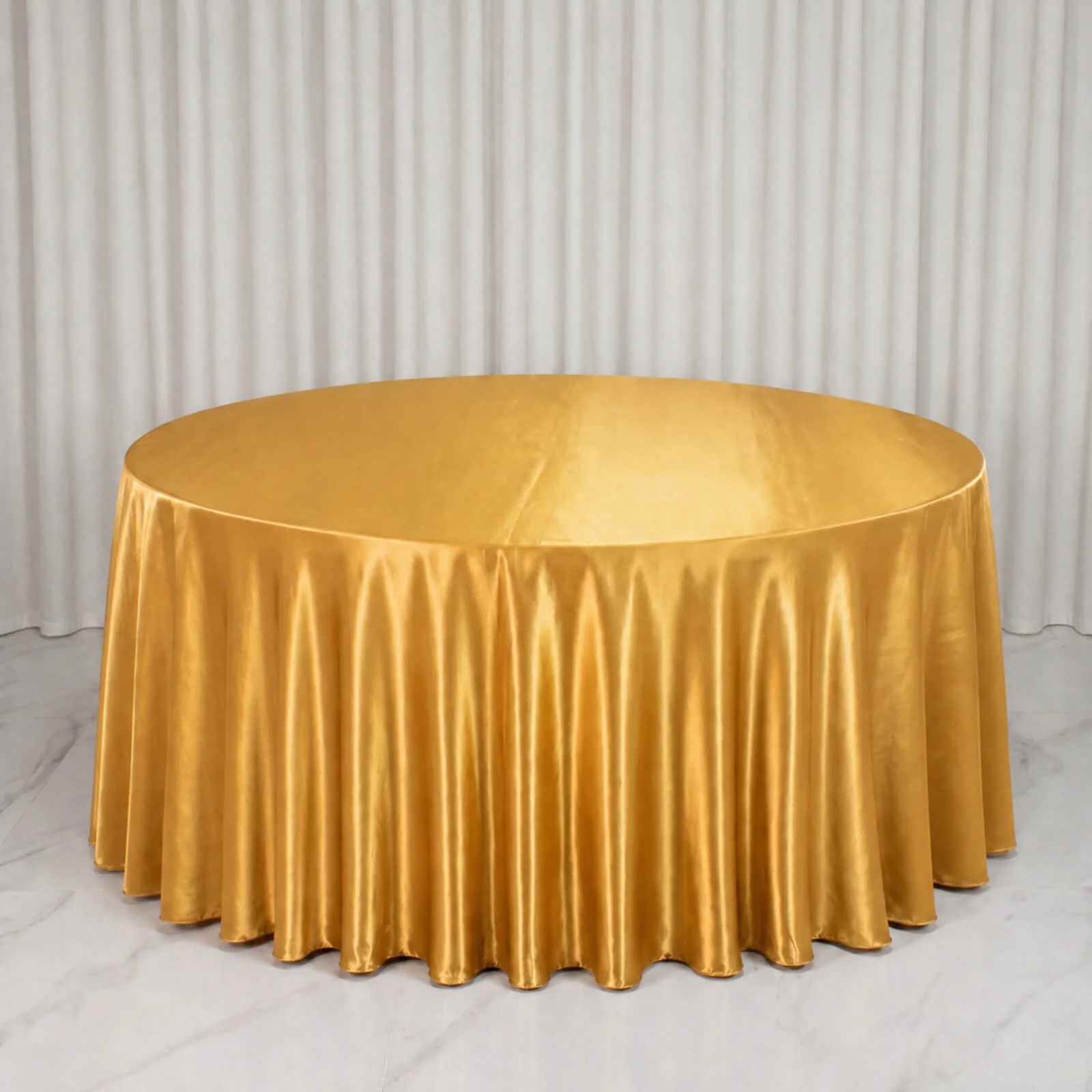 Premium Velvet Round Tablecloth 132" Gold - Soft & Reusable Table Cover