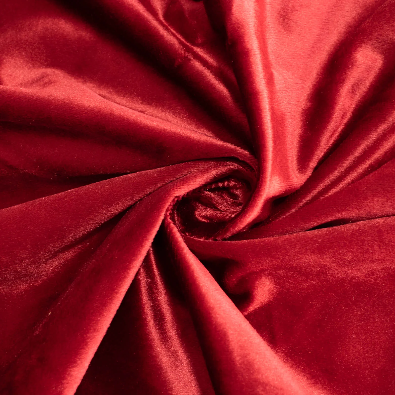 Premium Velvet Round Tablecloth 132" Red - Soft & Reusable Table Cover - Image 6